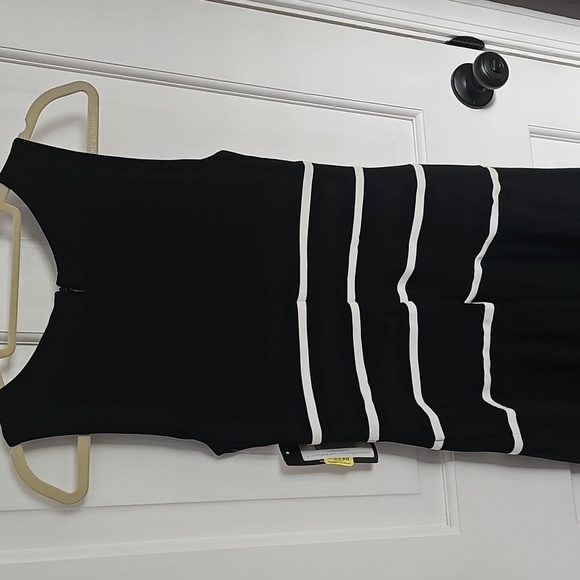 Ralph Lauren Black Dress with White Accents Size 6 - Picture 7 of 7